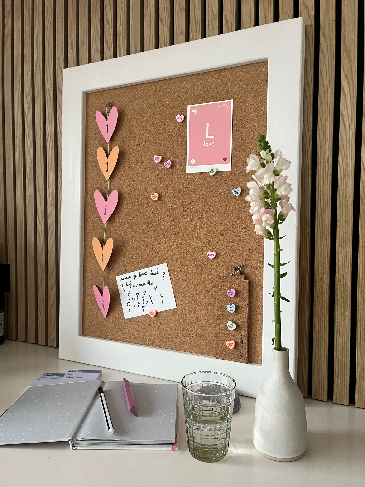 Kurk prikbord - houten l Bestel nu! | Kurk24.nl | De Kurkspecialist Kurk prikbord - houten l Bestel nu! | Kurk24.nl | De Kurkspecialist